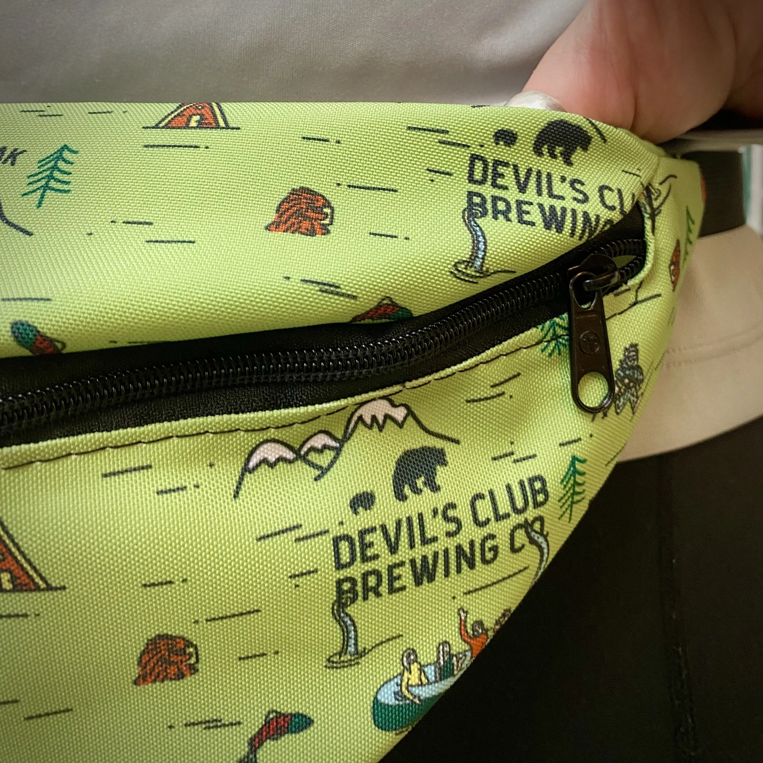 Fanny Pack Zipper.JPG