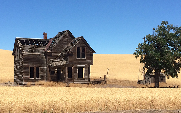Abandoned, late-victorian style house south of The Dalles