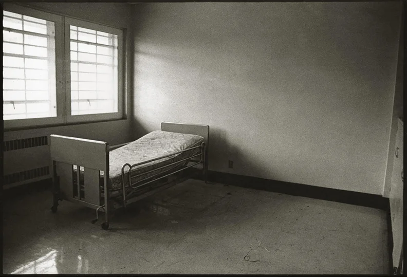 Solitary bed in sleeping bay