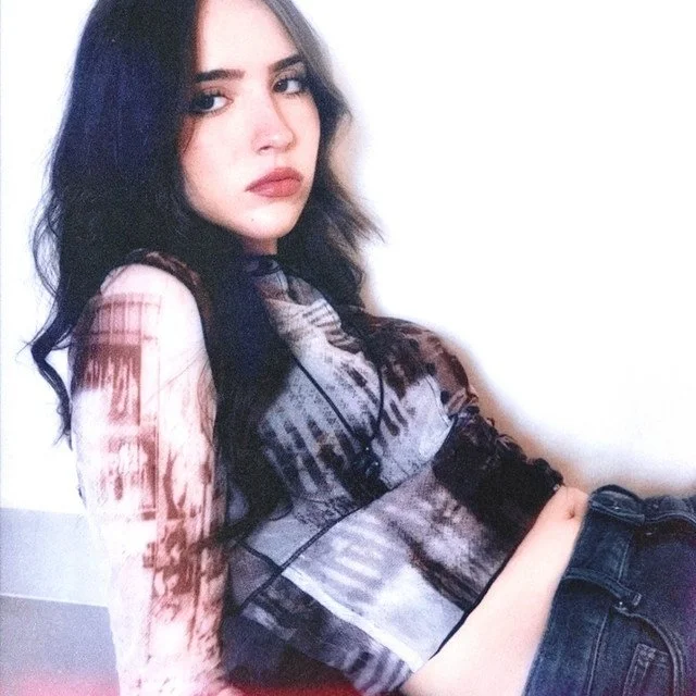 Gabriela Bee - 17 [Music Review]