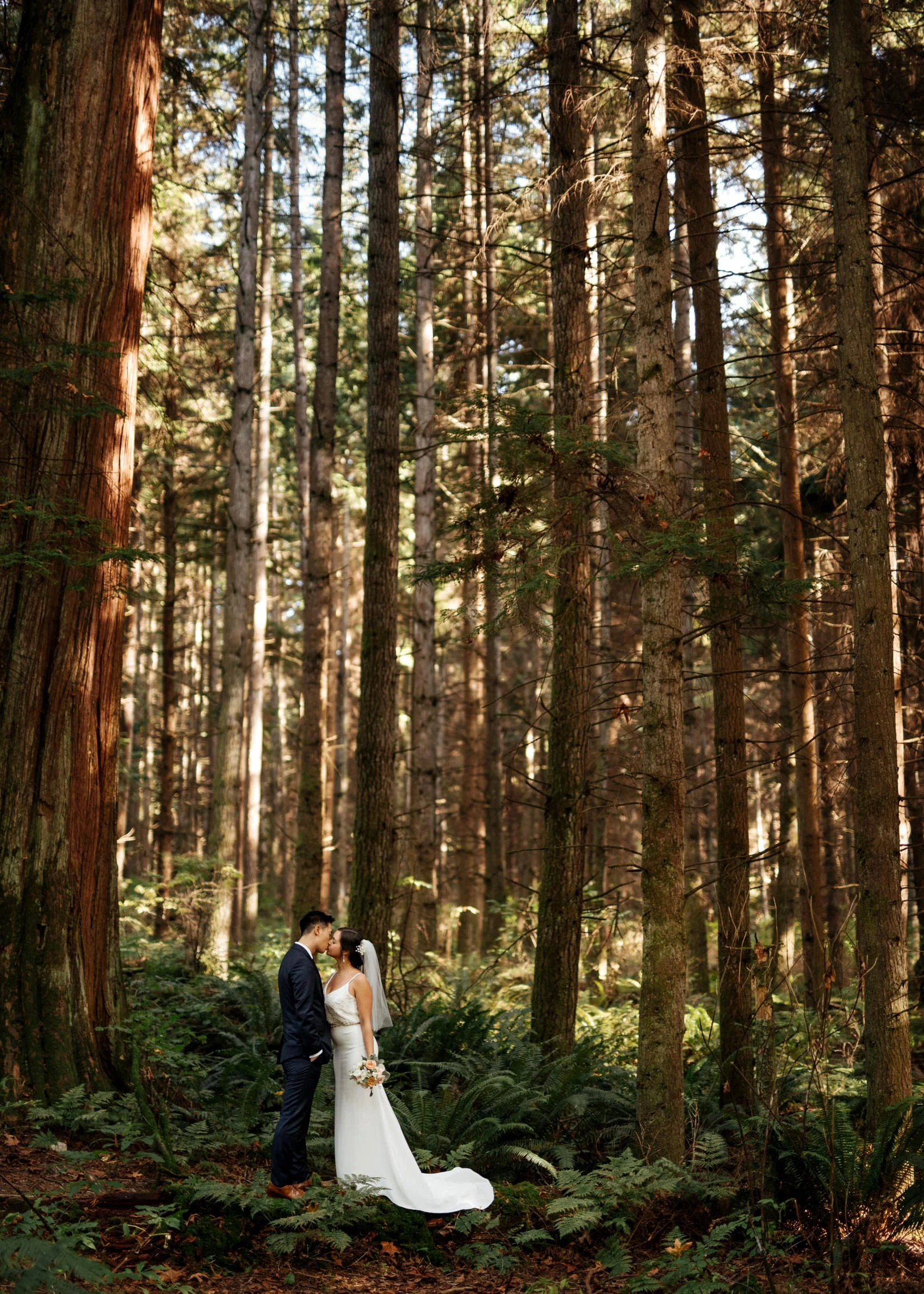 vancouver-wedding-and-elopement-photographer-kaoverii-silva-25.jpg