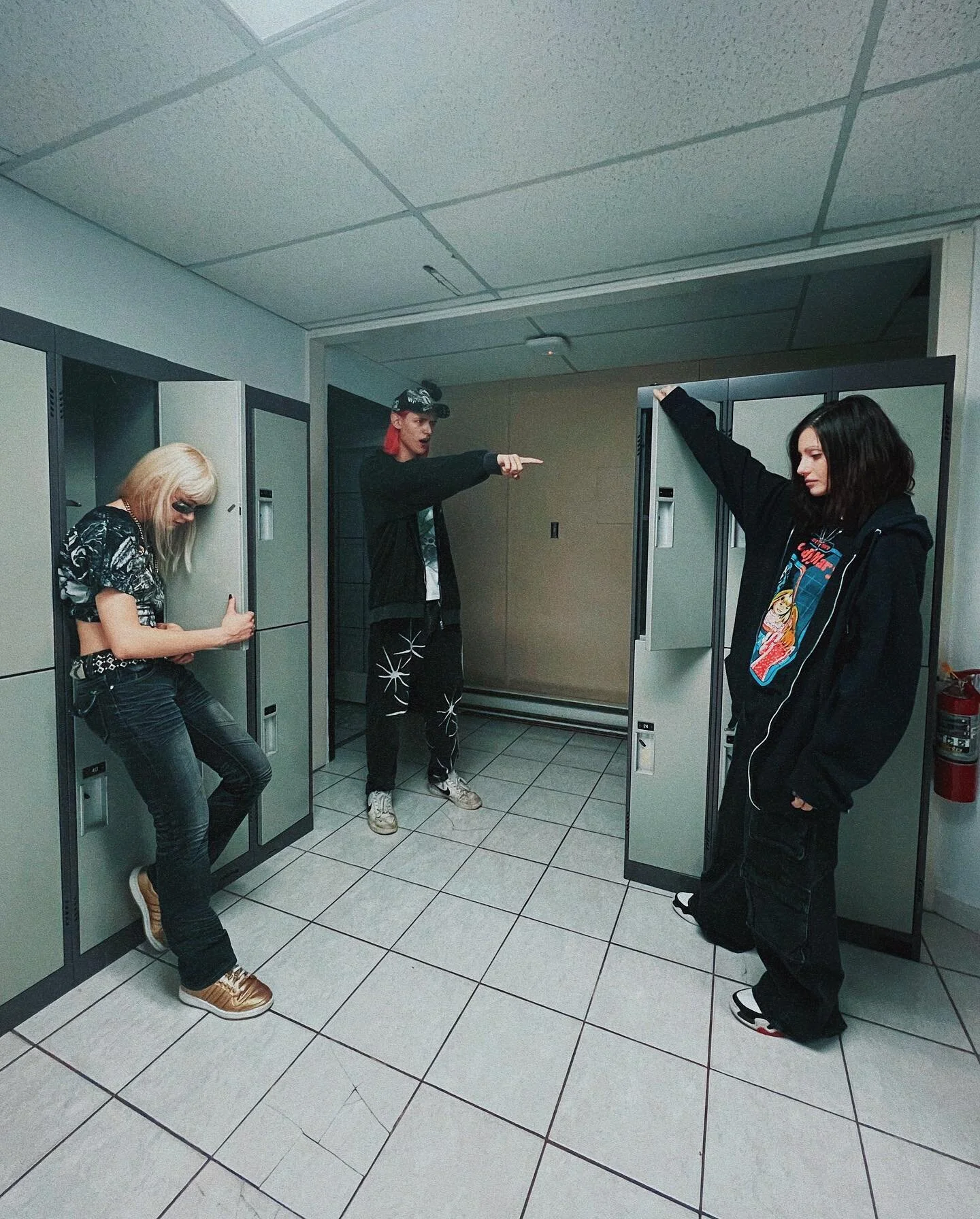 u see these 3 in the hallway wyd?🕴️
📸 @chloesevigny @00calder @dandecat