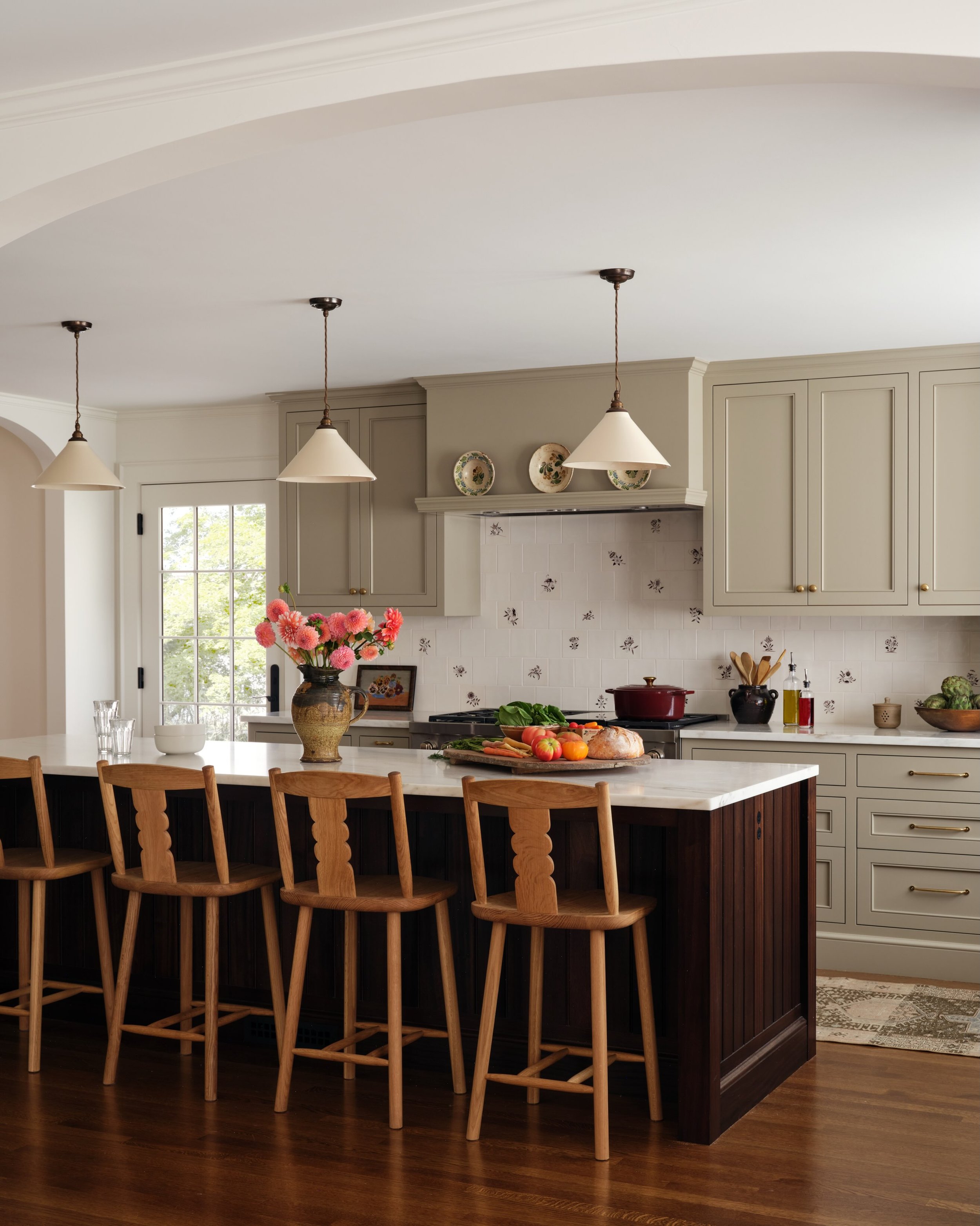 Loved photographing this beautifully reimagined Colonial Revival in Needham by @megmcsherryinteriors  and @cradockbuilders and recently published in @bostonhomemag