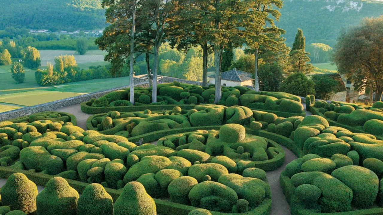 Image Source: Architectural Digest- The Best Topiary Gardens