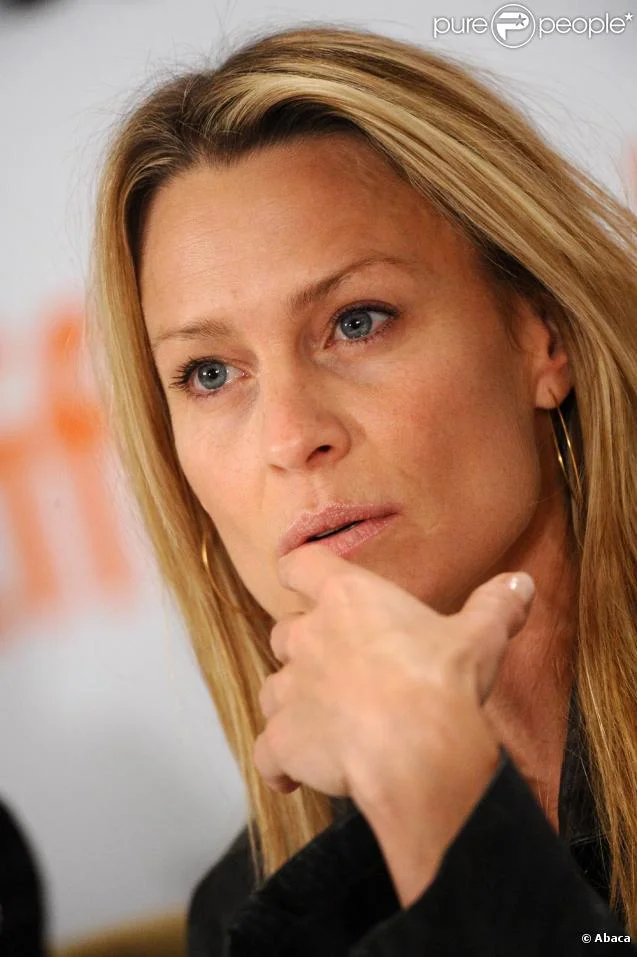 0023_310166-robin-wright-penn-637x0-1.jpg