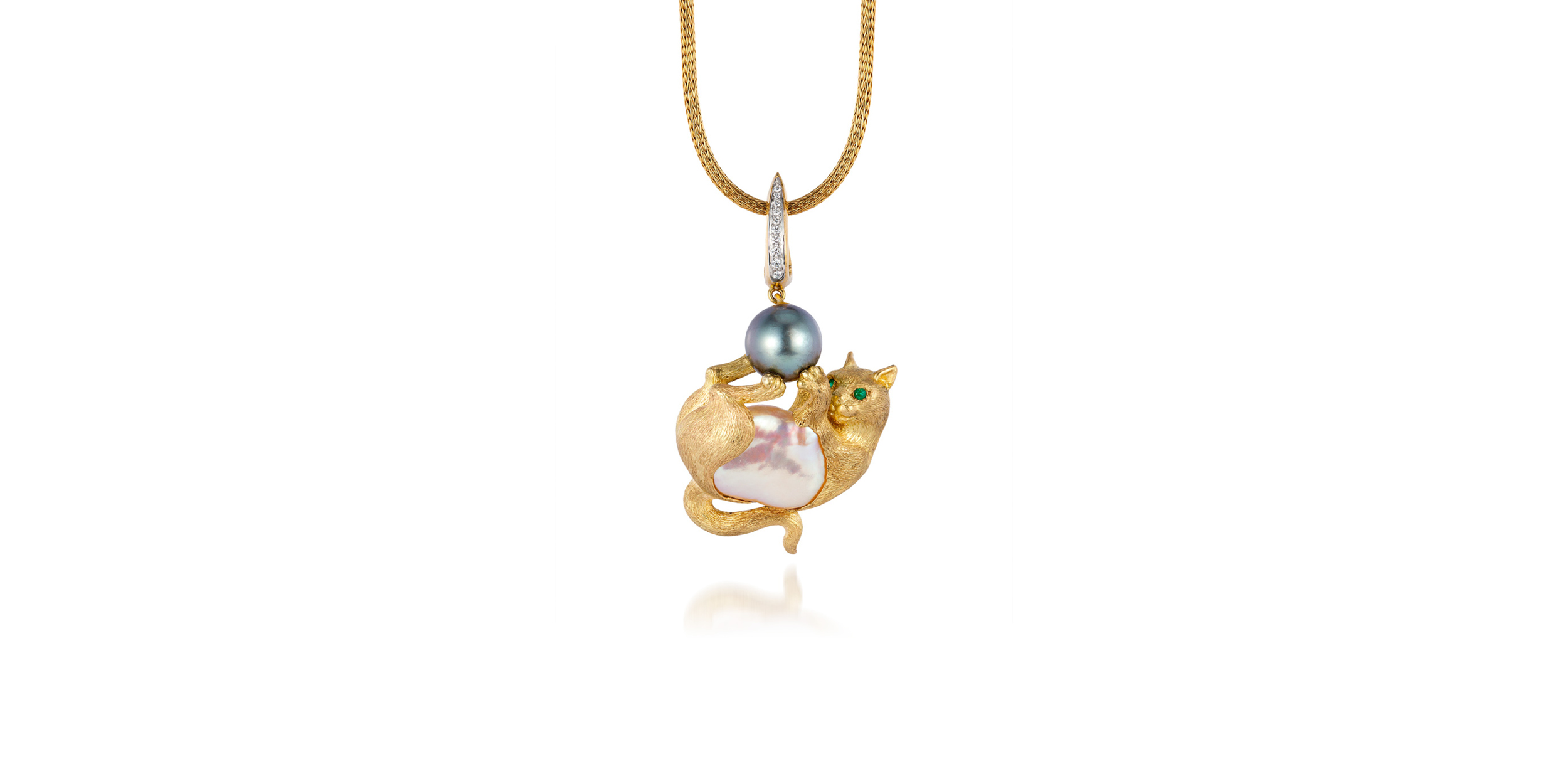 PEARL CAT PENDANT