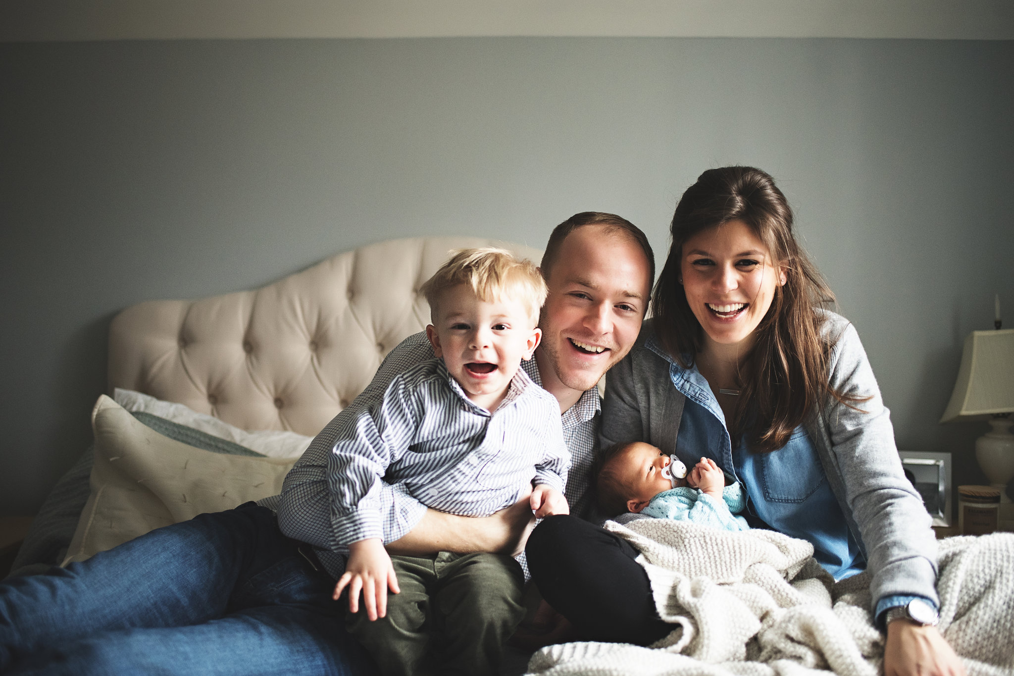 family photographer plymouth mi - family smiling