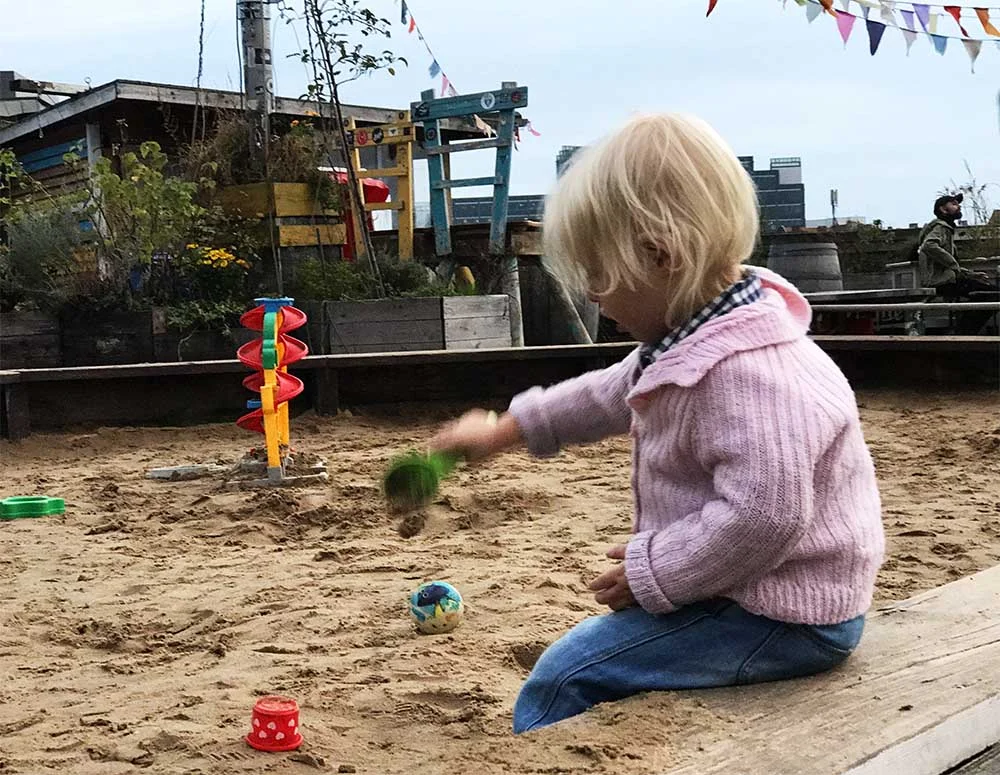Klunkerkranich. A colorful rooftop bar with live DJ and a sandpit for kids!