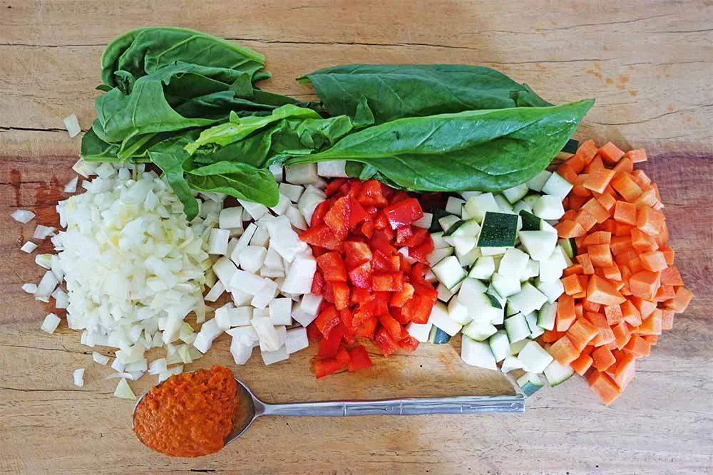 The ingredients: spinach, onion, daikon, red pepper, zucchini, and carrot. 