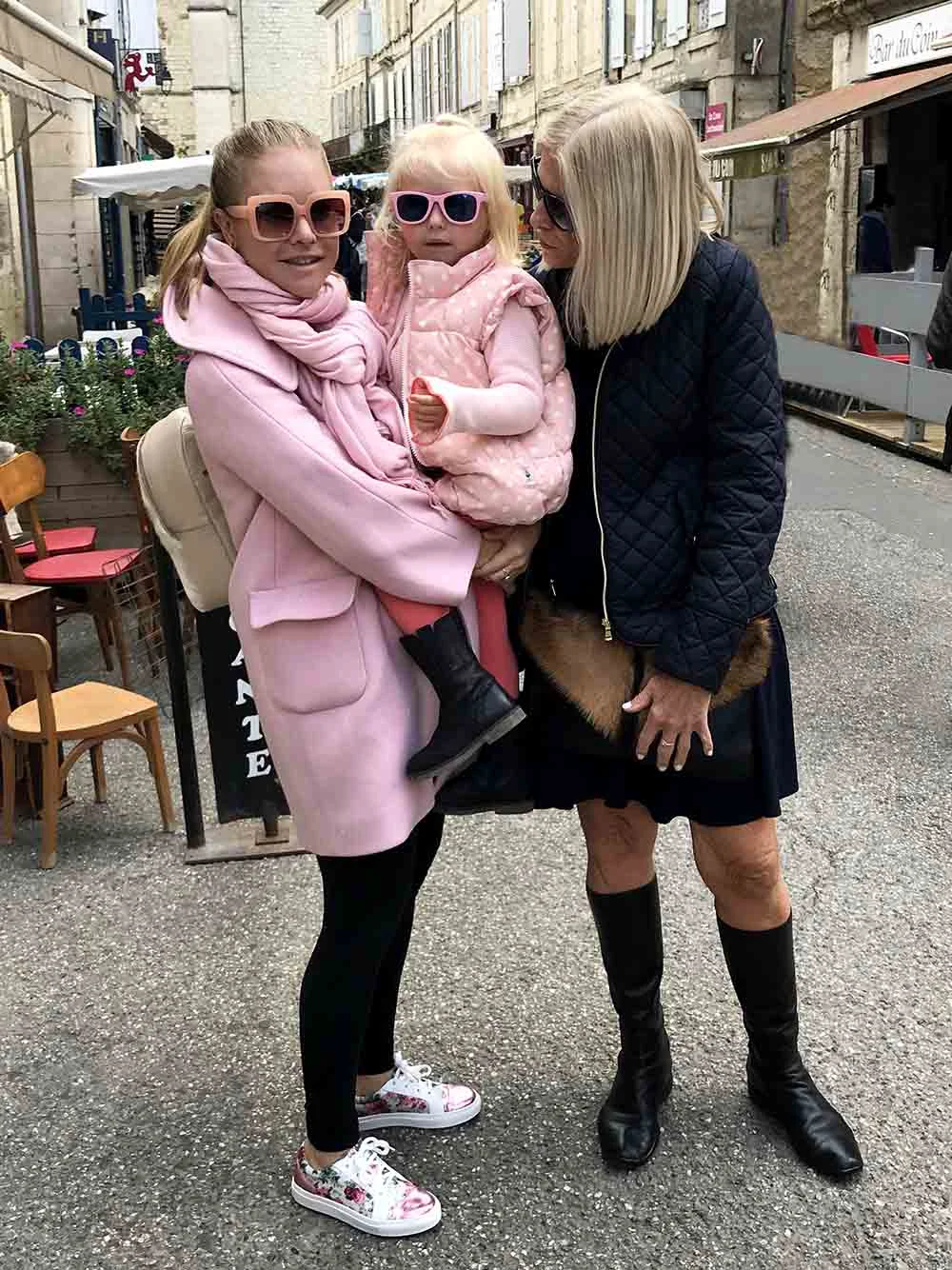Three generations, vintage shopping in Lectoure.