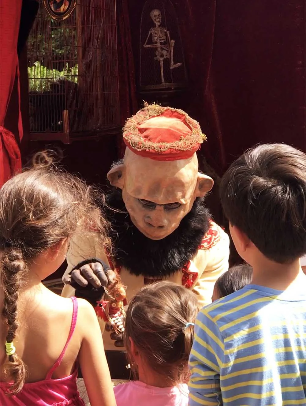 Another performer, who has the kids completely enthralled in his act - and what a costume!