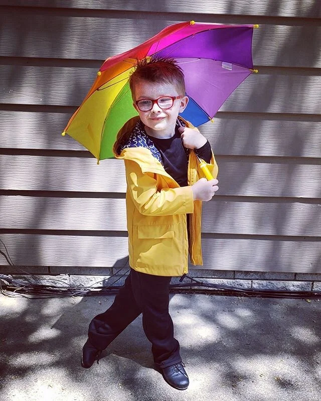 🎶Let the stormy clouds chase everyone from the place - come on with the rain; I’ve a smile on my face! I’ll walk down the lane, with a happy refrain...just singin’, just dancin’ in the rain ☔️🌈 This rainy Monday, a shout out