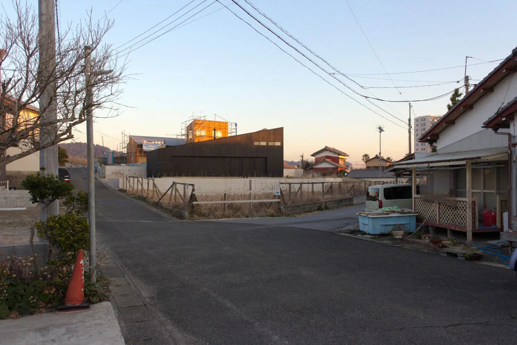 BAKOKO_Onjuku_Ext_Corner_Afar-1024pix.jpg