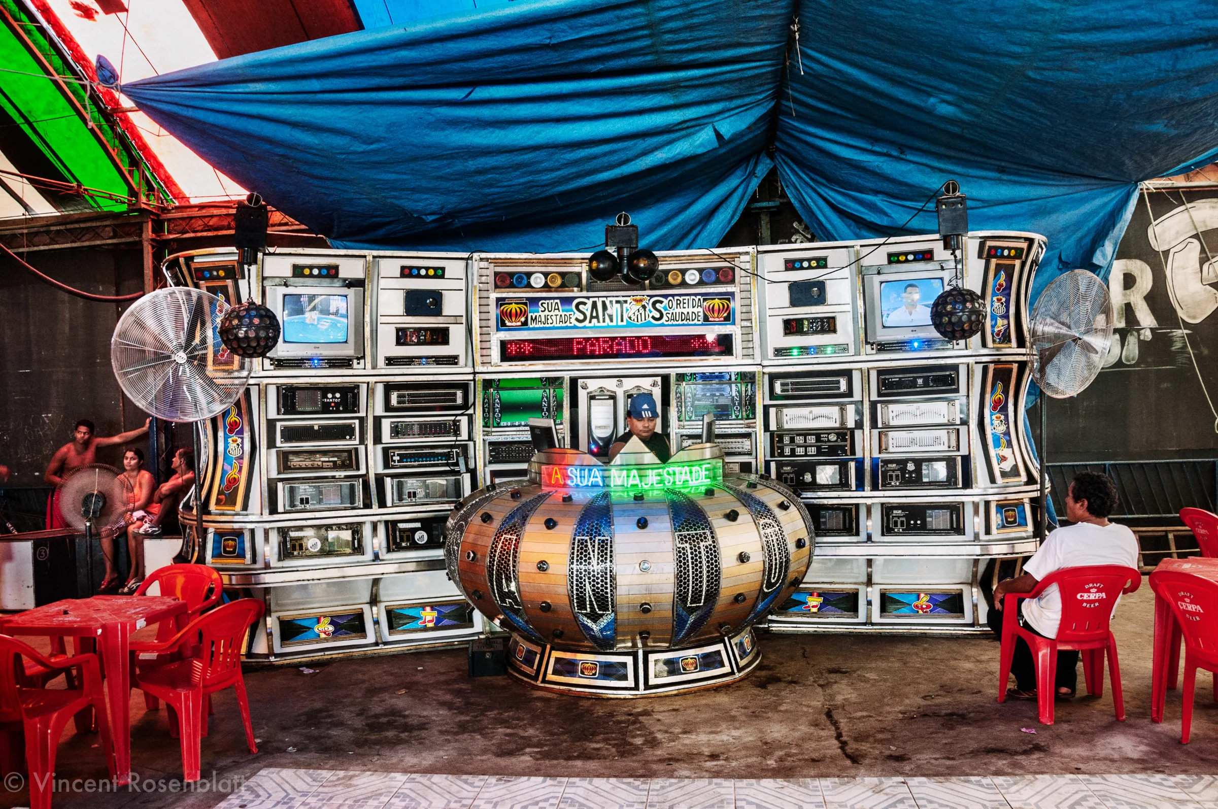 Tecnobrega - The religion of Soundmachines