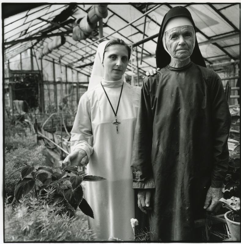  Sisters. Radomysl Wielki 90's... Un village en Pologne. / Wies Ukradzione Pamieci  