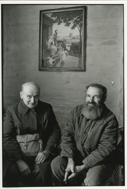  The Painter and his friend. Un village en Pologne. / Wies Ukradzione Pamieci  