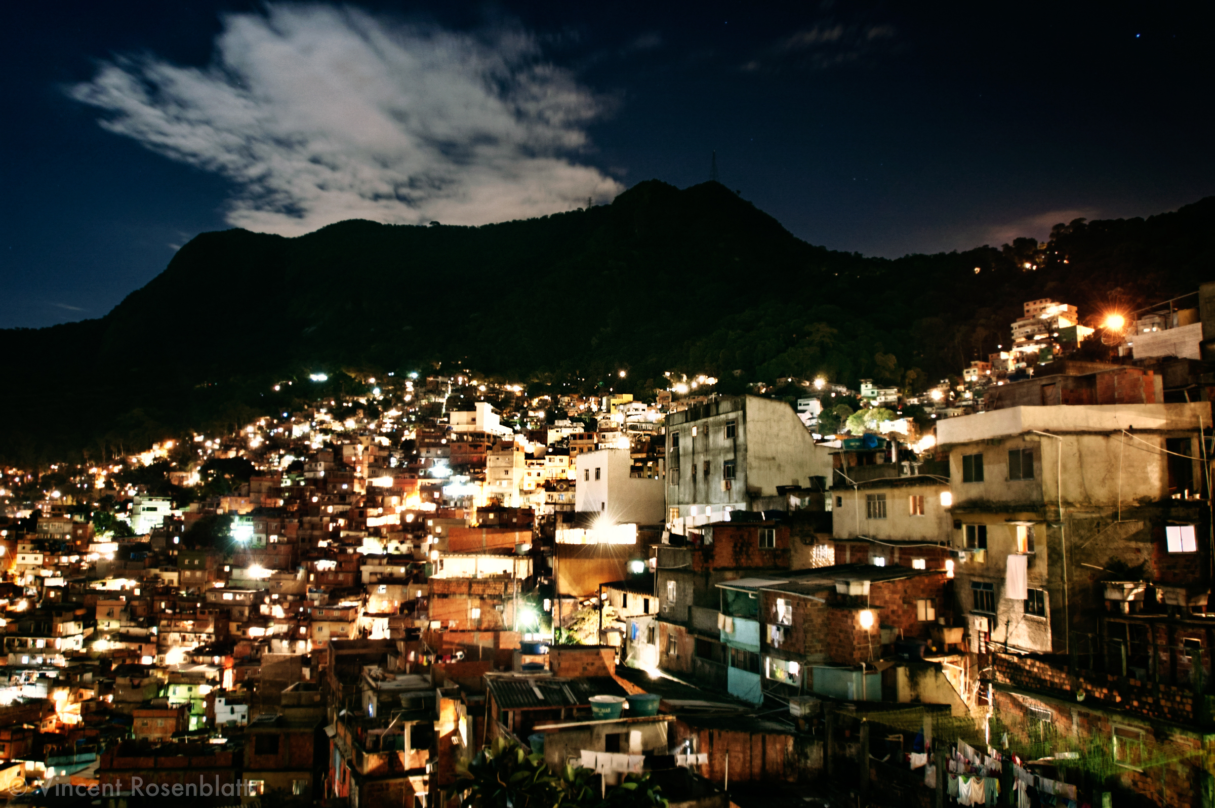  Rocinha, Rio de Janeiro 2007. The biggest slum in Rio, located in the heart of the city's richest areas : São Conrado, Gavea and Barra da Tijuca. There are at least 4 baile each weekend. 
