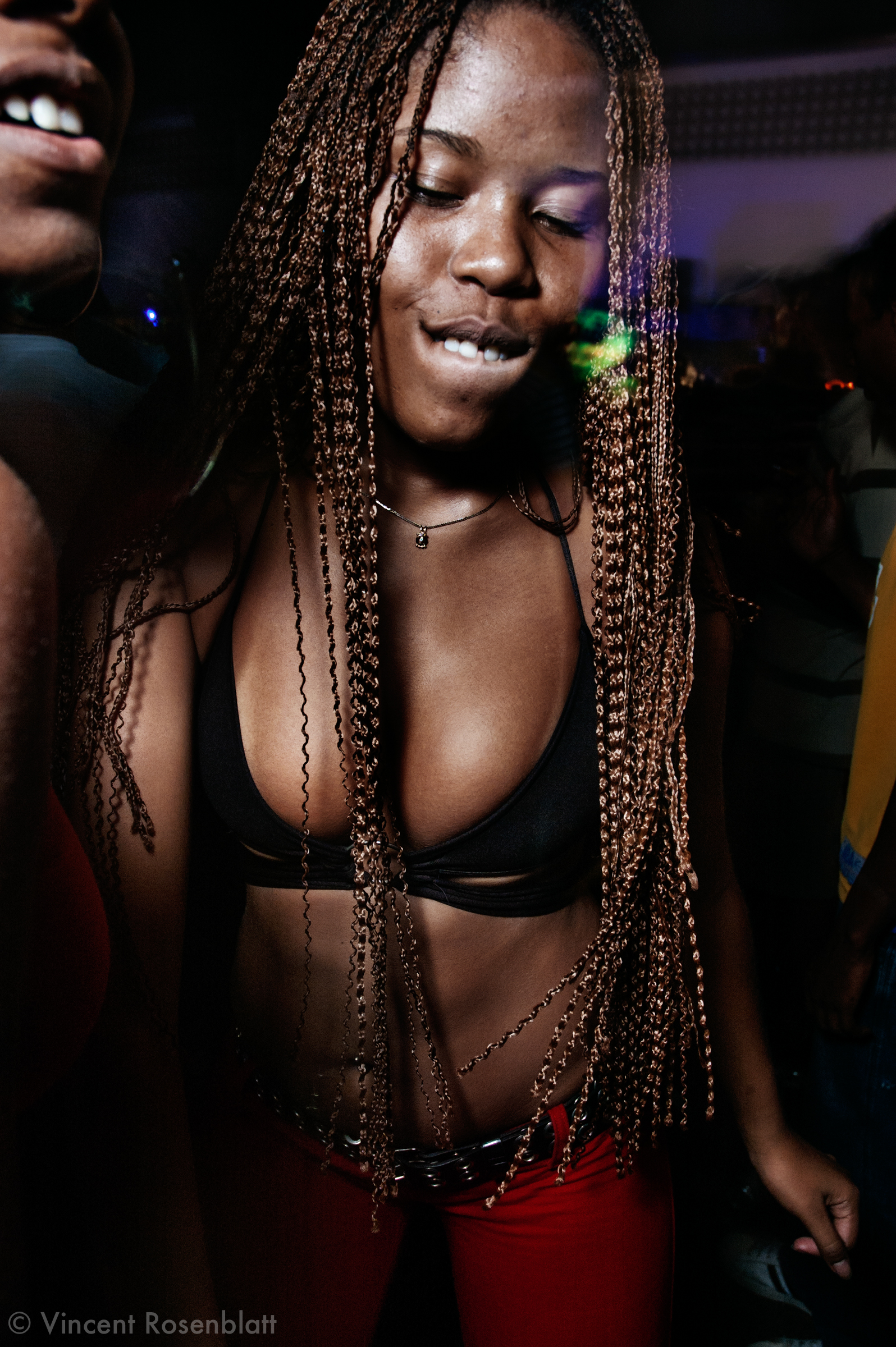  Gracy, funkeira from Santo Amaro slum, on the dancefloor of club Boqueirão, at a ball organized by Curtisomrio soundsystem, downtown Rio de Janeiro. 