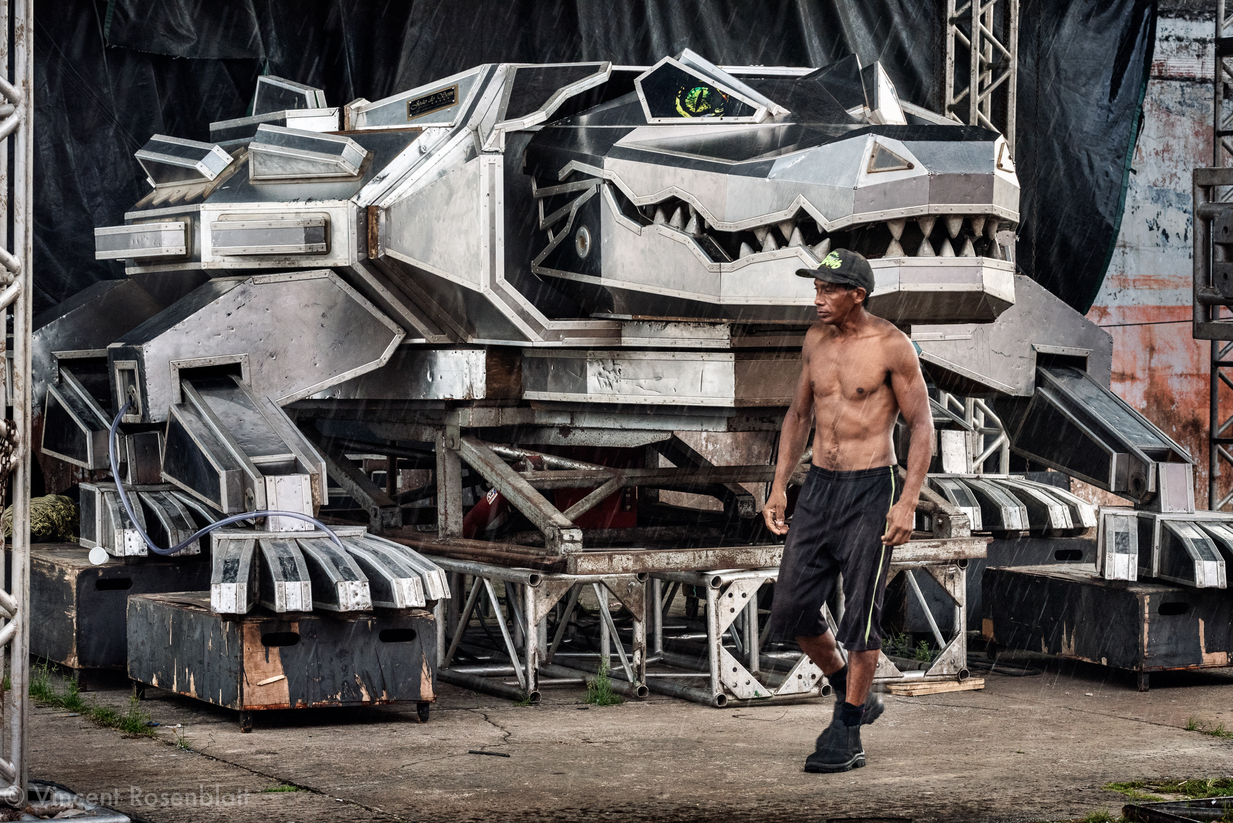O Crocodilo - (the crocodile) took a major space in the Tecnobrega scene since 2014. Its DJ's tend to play the "press„o" style, more funk carioca and raggaton style and less melody than other machines : the croco is one of the favourite "aparelhagem" of the Youth of BelÈm,