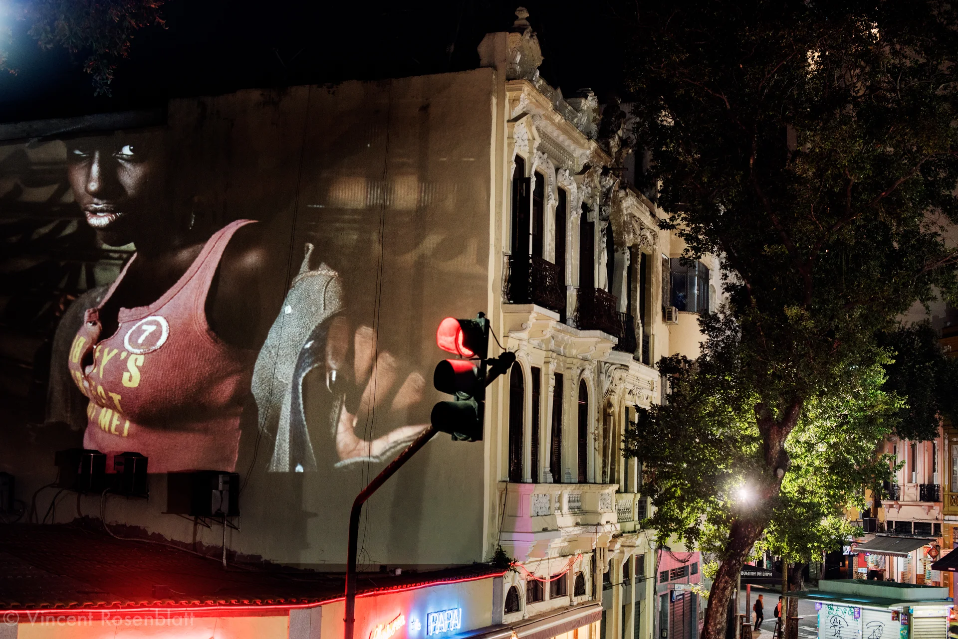 Slideshow "Rio Baile Funk" - work by Vincent Rosenblatt in the district of Lapa, Rio de Janeiro