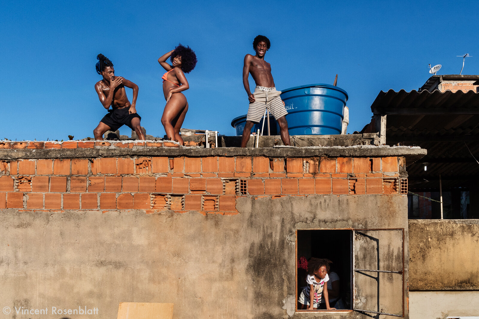  Passinho dancer - on the rooftop of the Vila Cruzeiro favela - Complexo da Penha, North Zone of Rio de Janeiro. Shooting of the video music « Grelinho de Diamante » by Heavy Baile. 