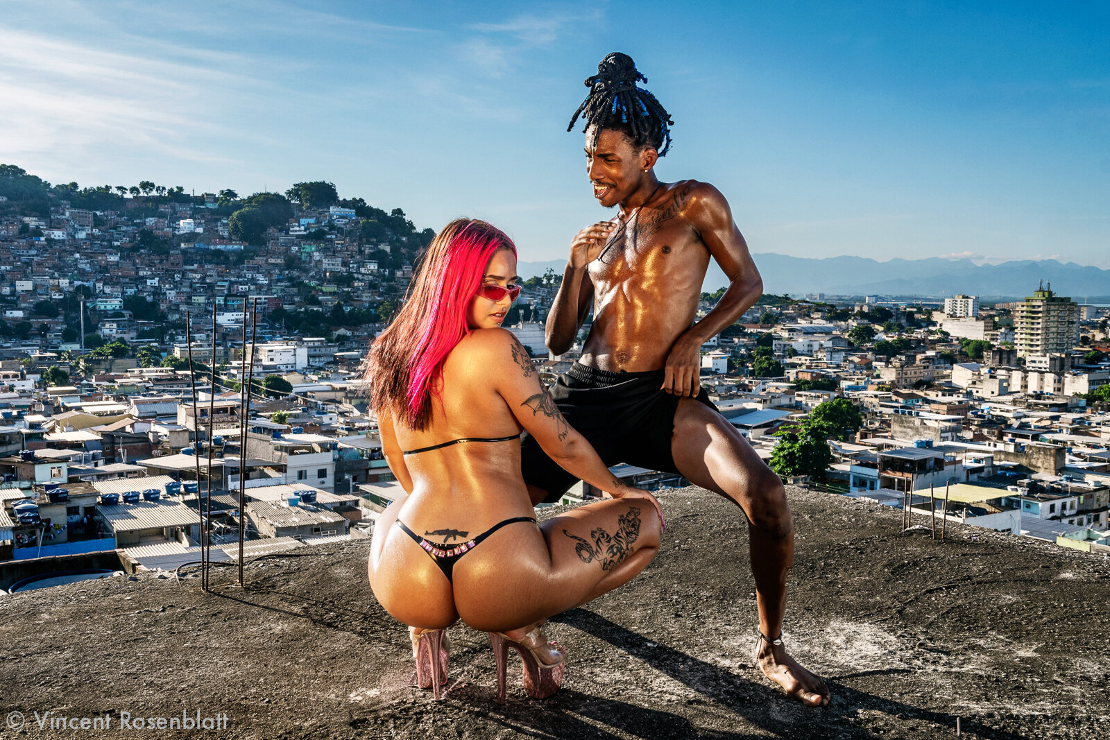 MC Baby Perigosa & Ronald Sheick - passinho dancer - on the rooftop of the Vila Cruzeiro favela - Complexo da Penha, North Zone of Rio de Janeiro. Shooting of the video music « Grelinho de Diamante » by Heavy Baile. 