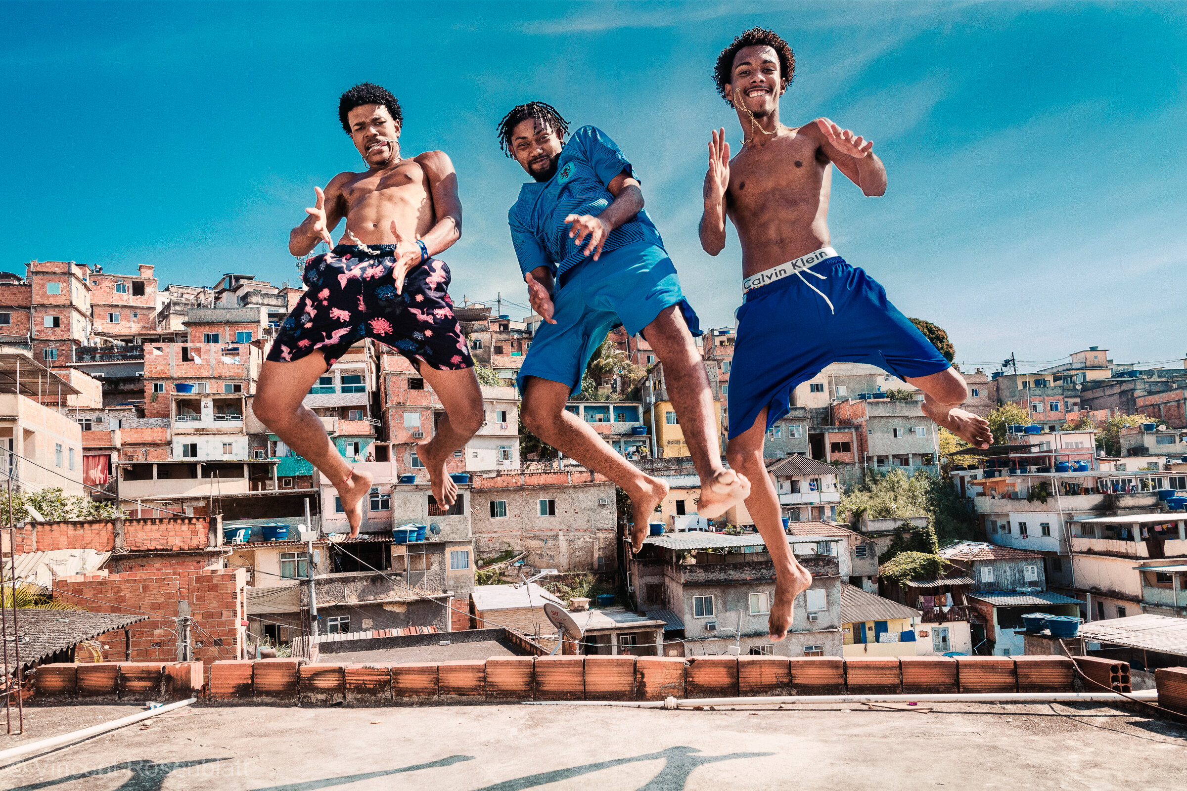  Johny, Billy & Yann, urban dancers, Morro do Tuiuti, Zona Norte, Rio de Janeiro 2021. 