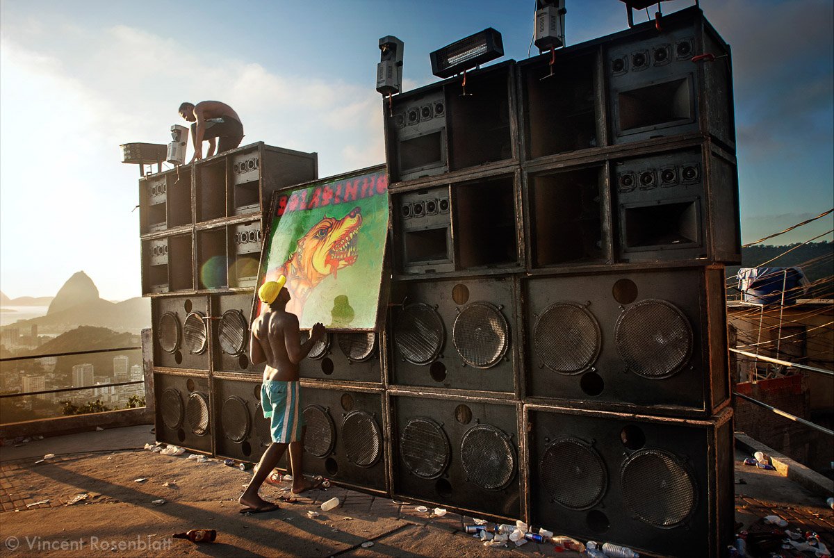  7 in the morning. Dismounting the soudsystem Pitbull - Boladinho after the "baile" which gathered at least 500 dancers on the top of the favela Morro dos Prazeres..The speaker boxes will be transported by men through the narrow lanes of the slum dow