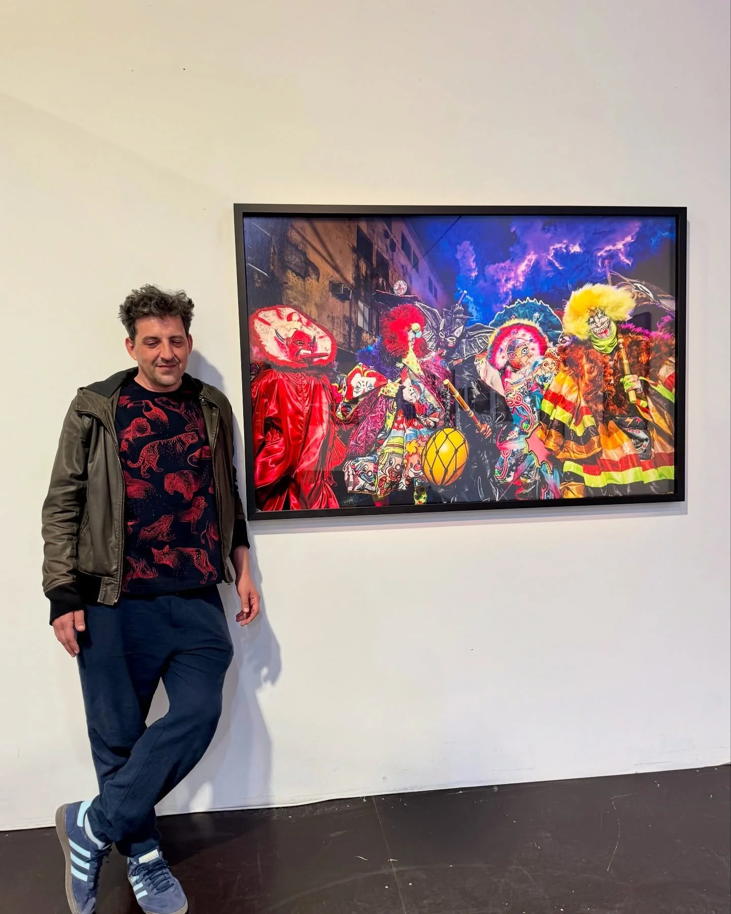 At&eacute; o 25 de maio de 2025 em Montpellier, &ldquo;Rio, febre noturna&rdquo;, a minha maior exposi&ccedil;&atilde;o (150 fotografias) entre os bailes funk e o Carnaval dos meus amigos Bate-bola. &Eacute; parte do festival Global Brasil de @tropis