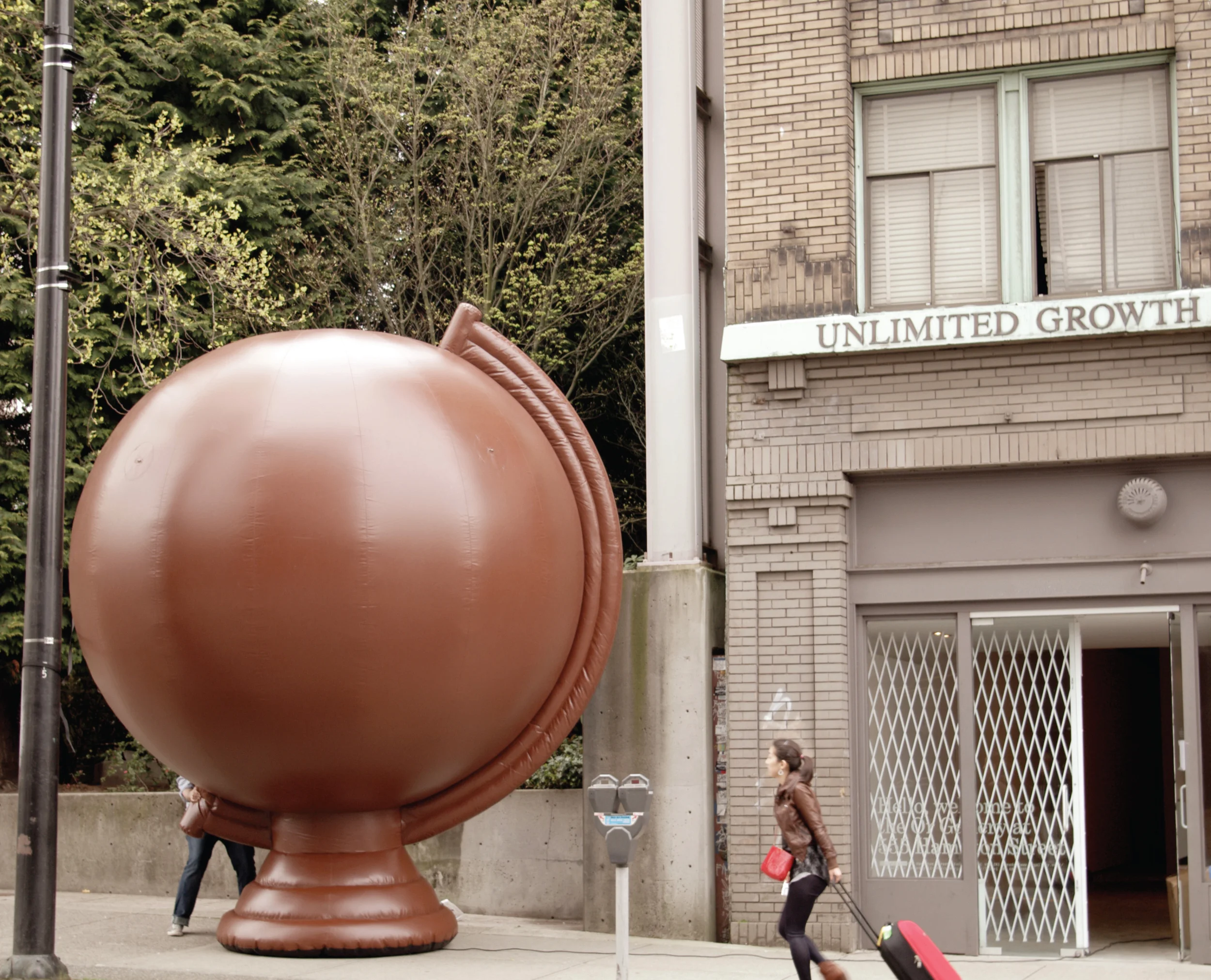 Brown Globe (2007)