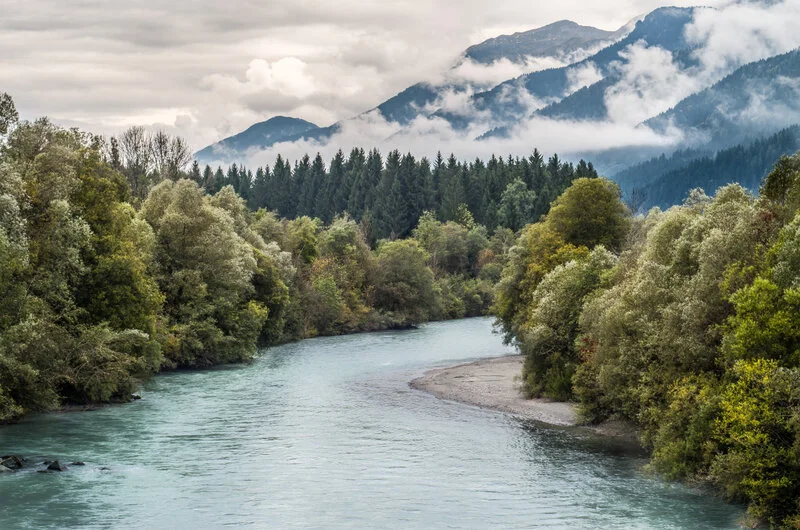 river-and-mountains-with-forest-and-trees_800.jpg