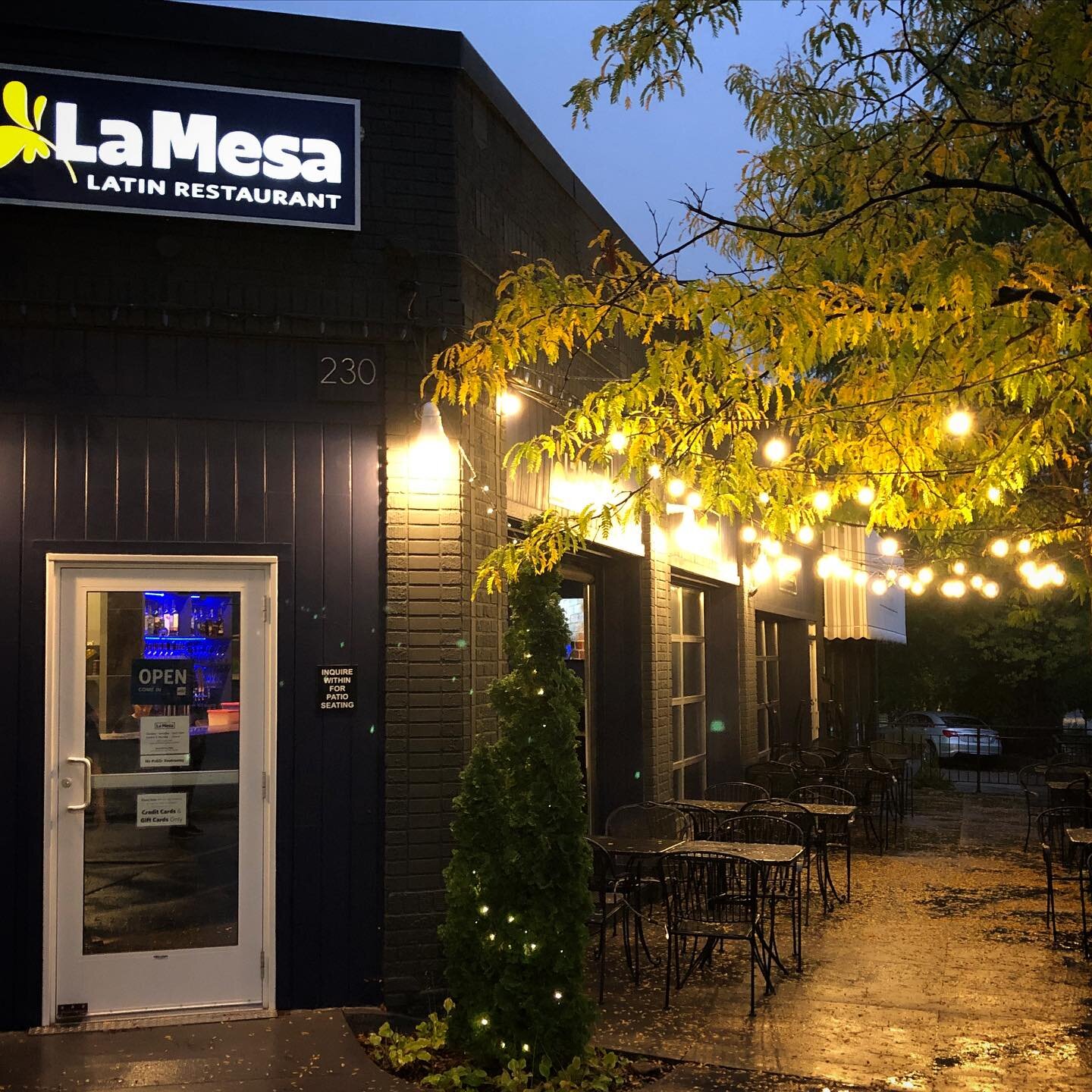 Haven&rsquo;t been to La Mesa since it got dark and cool? 😳 We also have a warm, cozy dining room and would love to see you. 🥰 Join us for dinner or a cocktail winter, spring, summer or fall!