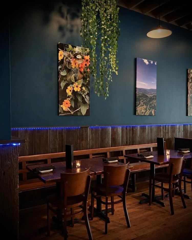 Fall evenings are made for gathering around a table. A cocktail to start. A few plates to share. Something delicious from the wood-fired oven. Maybe another round.

Make plans for dinner at La Mesa. ❤️