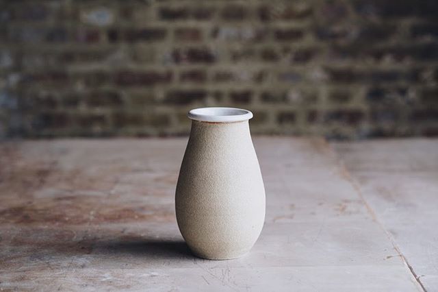 Lyrical form from our Hoxton technician @puyaceramics
Photo @arturrummel
#ceramicvase #vase #stoneware #instaceramics