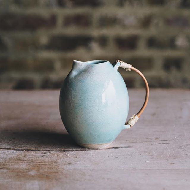 Another jug from the masterful @patolearyceramics
Photo @arturrummel
#jug #stoneware #ceramicjug #bamboohandle