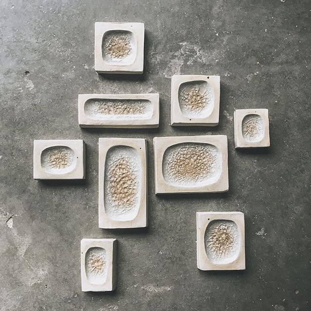 Wall sculpture in two formations from @studio_rw ❤️❤️❤️❤️❤️ Photo @arturrummel
#wallsculpture #ceramicart