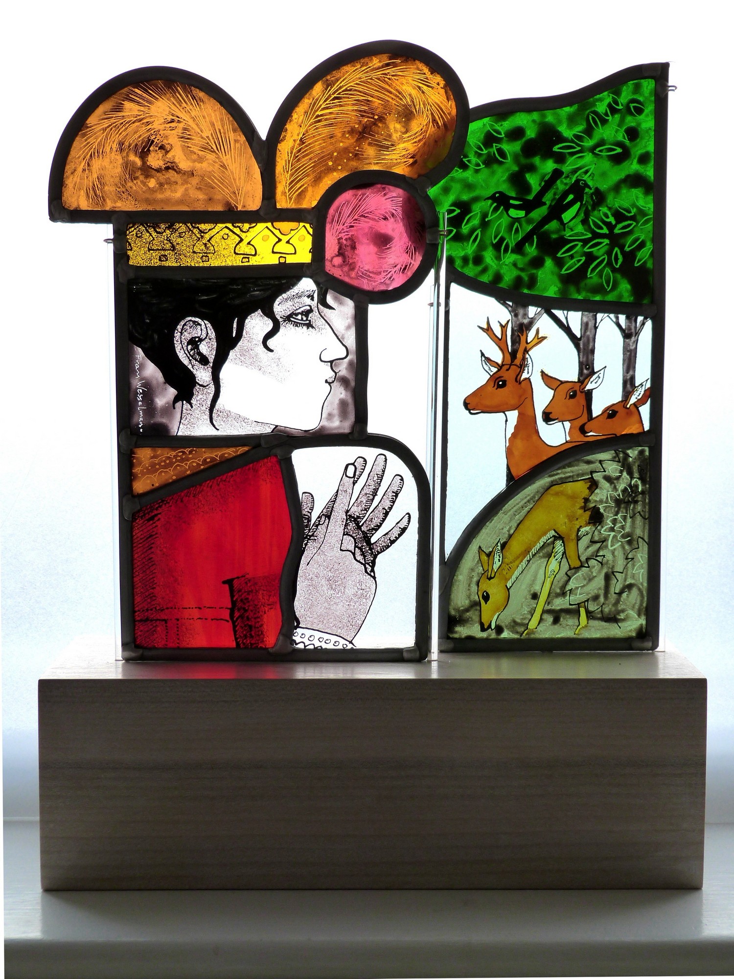 Queen counting her deer, stained glass panels on plinth, 37x26x9.5 cm..JPG