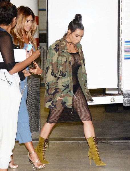 kim-kardashian-com-vestido-transparente-ousado-moda-sem-limites-blog.jpg