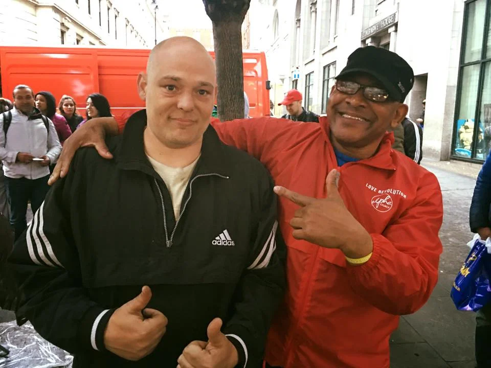 Projeto Social ajuda moradores de rua de Londres 