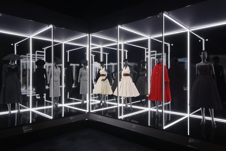 v_a_christian_dior_designer_of_dreams_exhibition_the_dior_line_section_-c-_adrien_dirand_-7.jpg