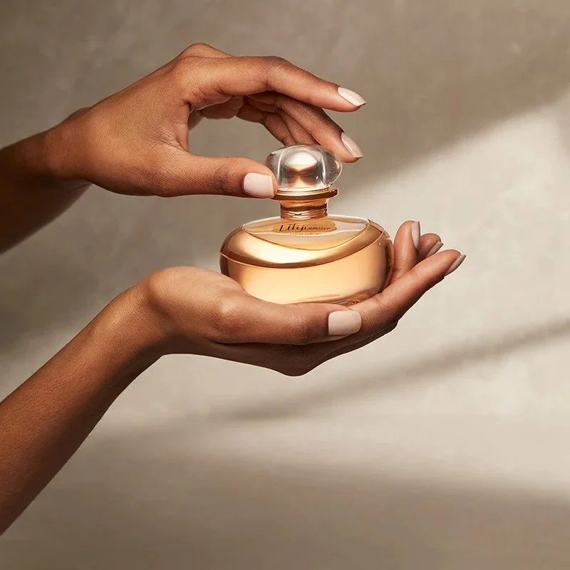 Descubra qual fragrância de Lily combina com você
