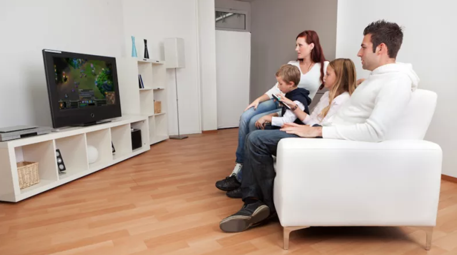 Just a Family Watching eSports on TV (Photo: Kotaku)