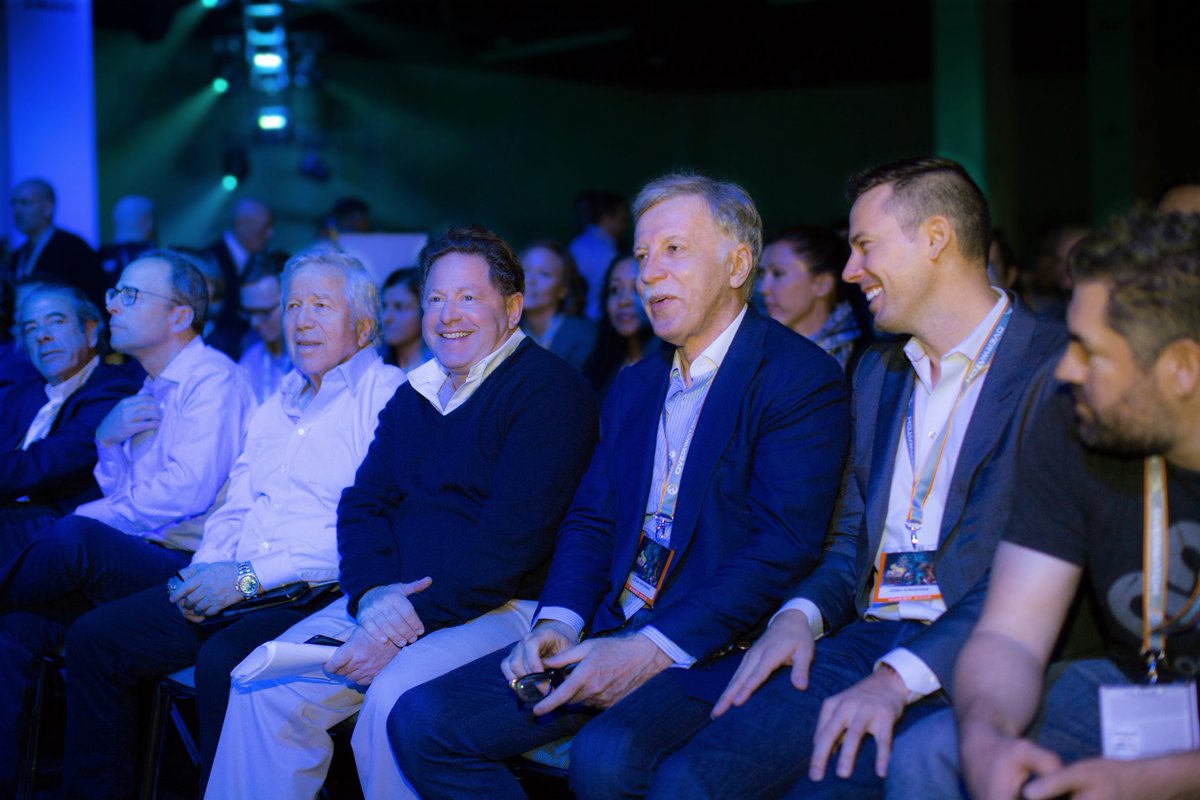 Bobby Kotick (Activision), Robert Kraft (Patriots) and C9 Owner Jack Etienne (Photo: Blizzard)