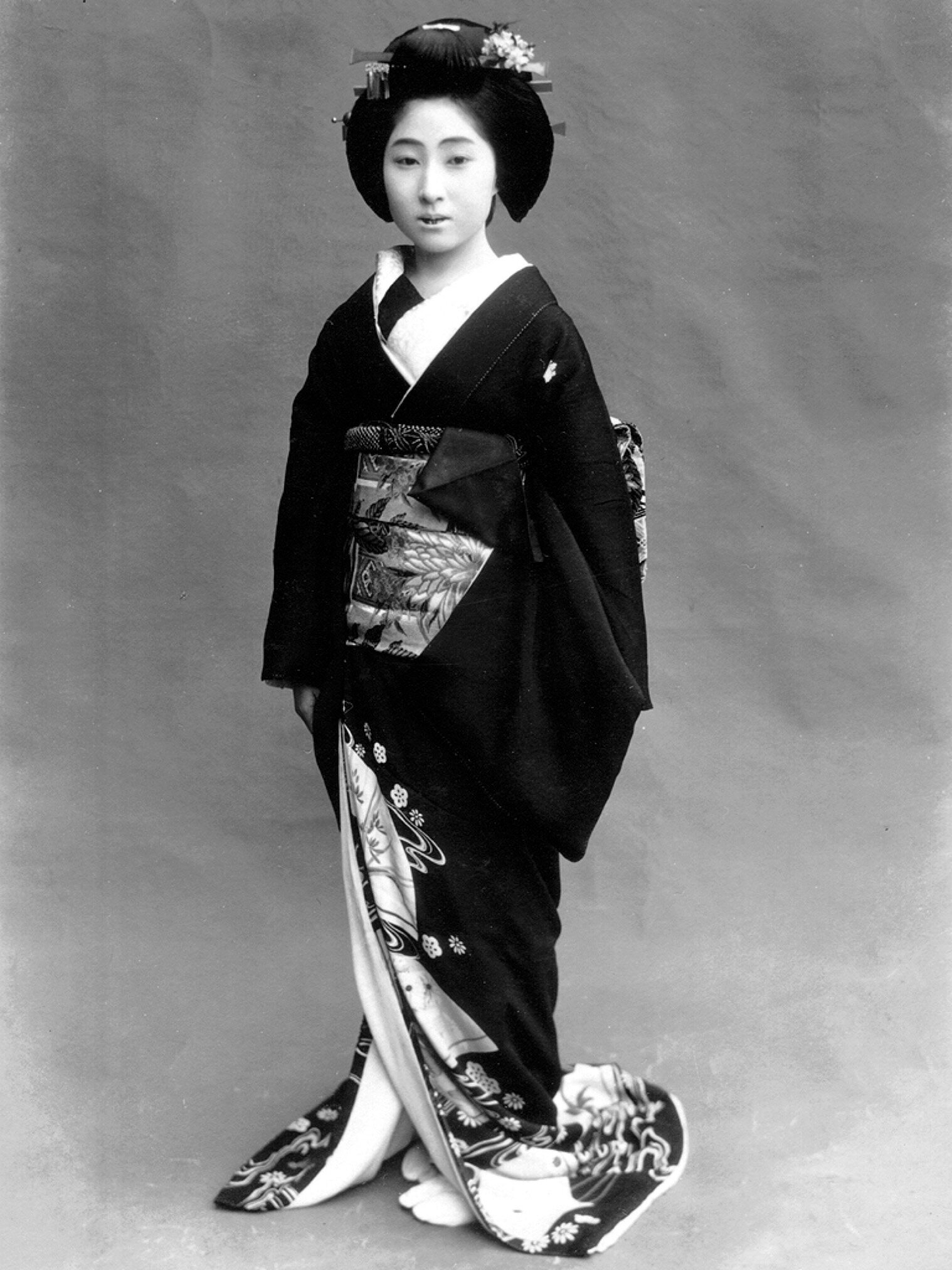 Эпоха сева. Япония кимоно 19 век. Японские кимоно эпохи Мэйдзи. Кимоно гейша 19 век. Гейши 20 века.