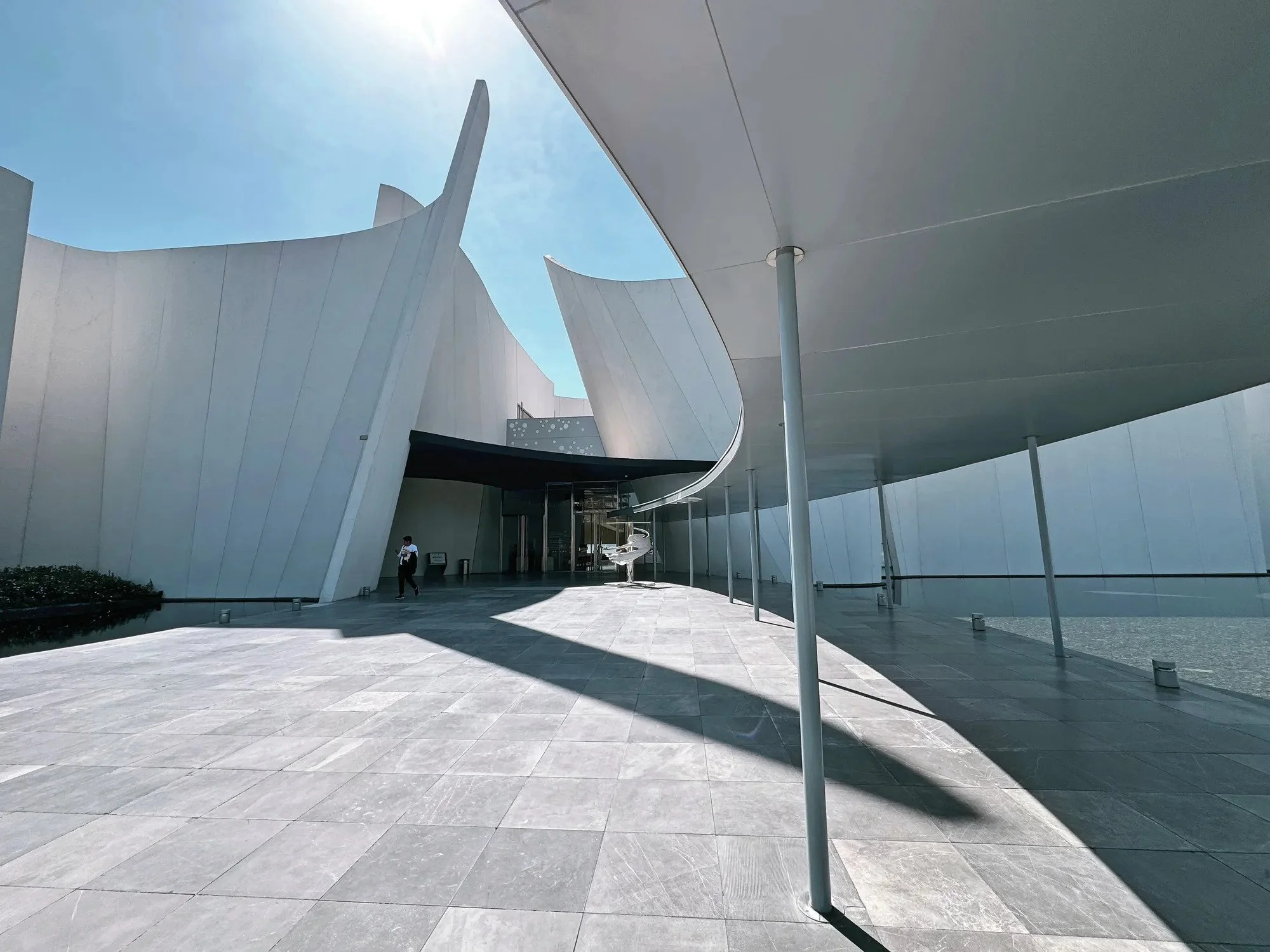 01-entrance.jpg