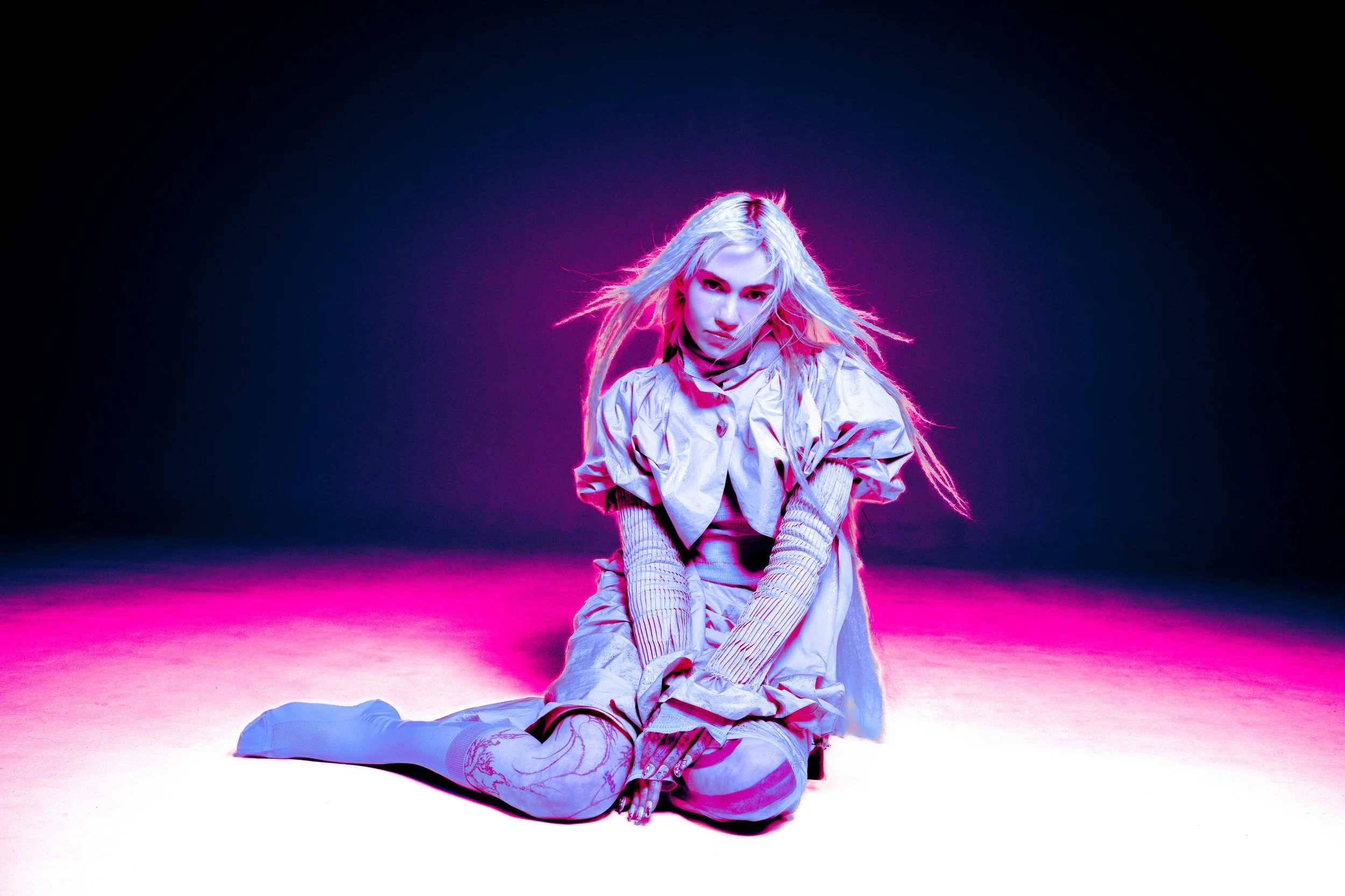 Behind the Scenes of Grimes’ MV “Miku-Maxxing”: Presented by sabukaru and GATA