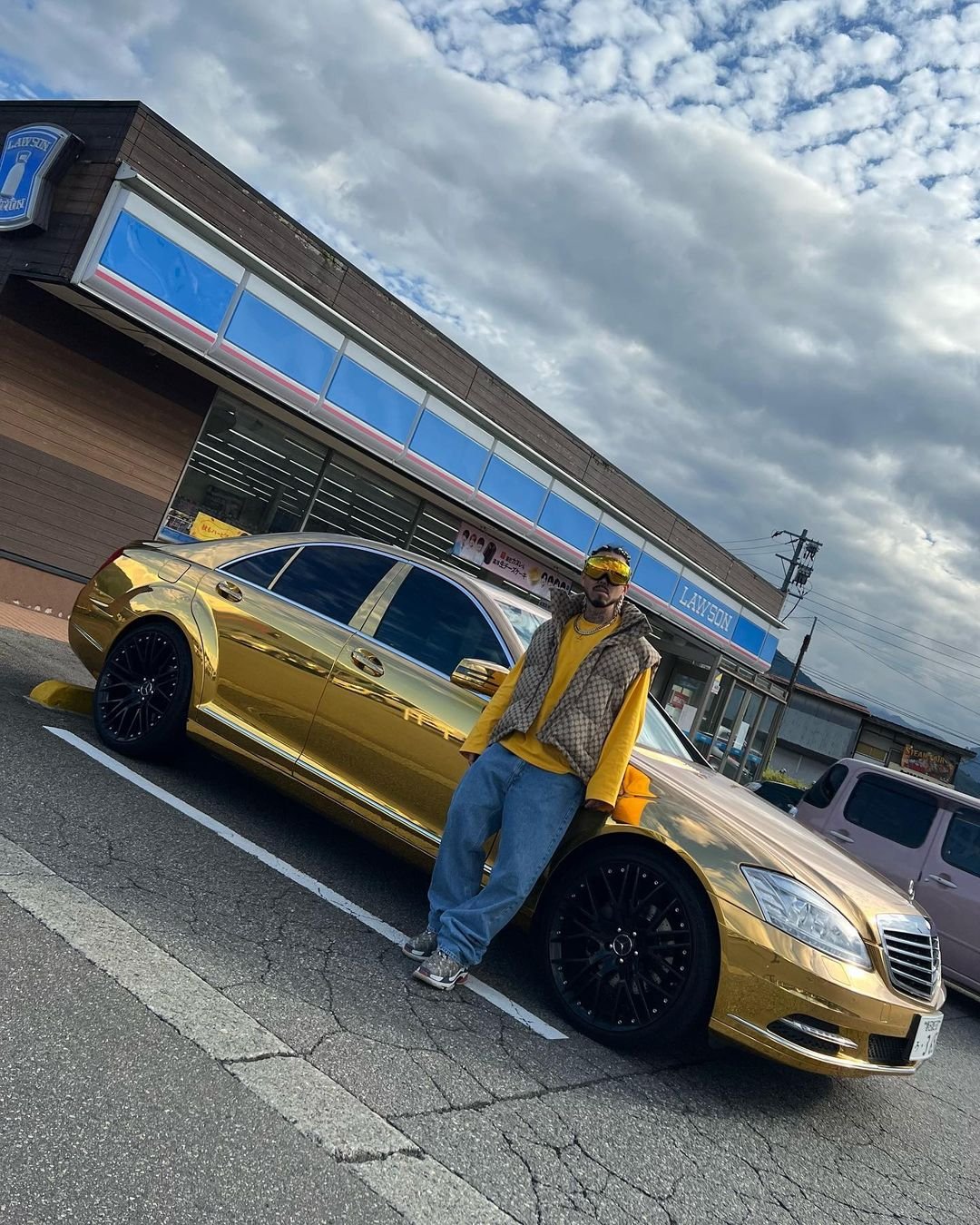 Japan's Gold-Benz Driving Rap Sensation - SHO<br/> — sabukaru