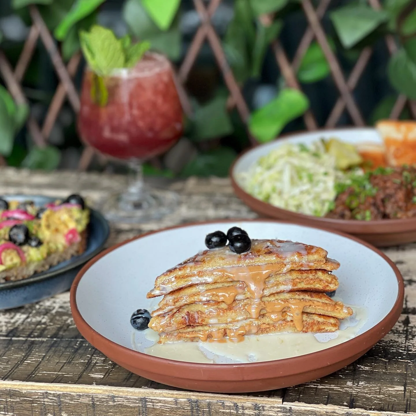 BRUNCH IS BACK &amp; BETTER THAN EVER‼️ @darrell_boles dreamed up some FIRE dishes like peanut butter stuff french toast drizzled with condensed milk and braised oxtail with carolina bbq sauce and texas toast. drooling yet?🤤 BOOK NOW ON RESY!!! 
&bu