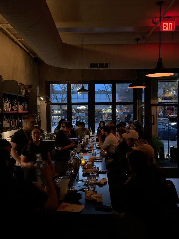 scenes from last night&rsquo;s donkey hour. doing it all again today at 4 💃 

(reminder: $2 oysters, $5 chx sando, $10 burgers, $15 caviar sandos)