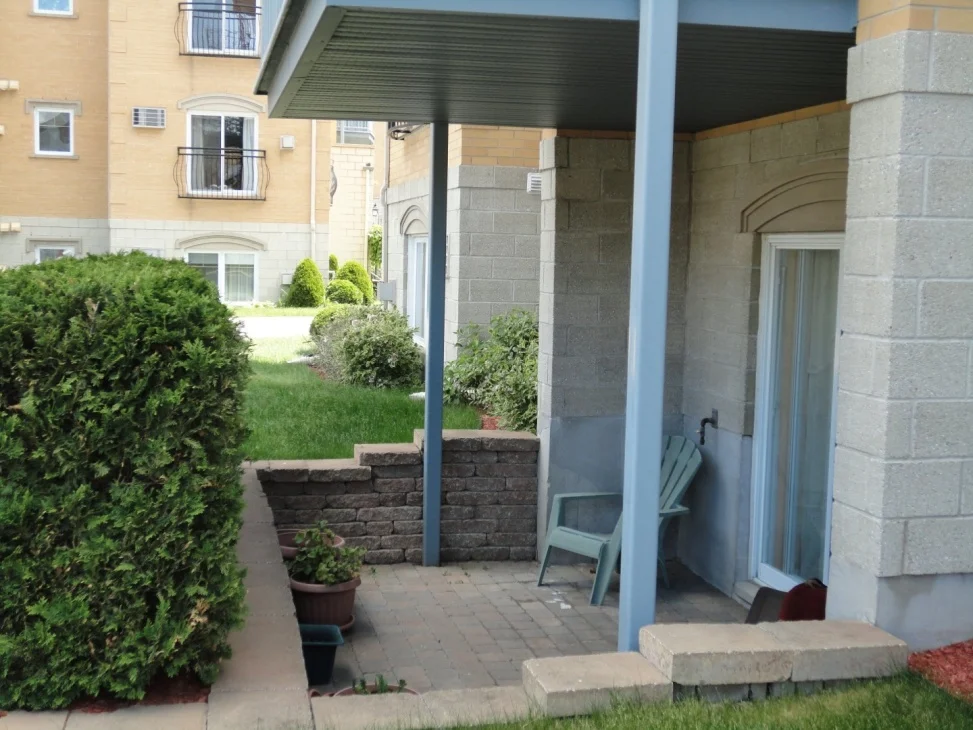 terrasse-4545-av-Colomb-Brossard-qc.jpg
